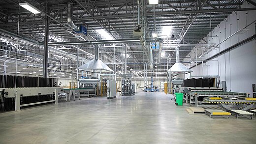 Pressenanlage für die Leichtbauplattenproduktion von BÜRKLE