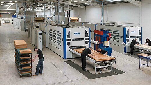 Vollautomatische Thermoforming Pressenanlage von BÜRKLE Vollautomatische Thermoforming Pressenanlage von BÜRKLE